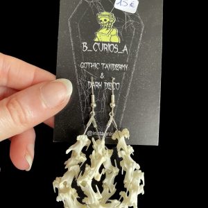 bone oorbellen druppelvorm zilverkleur