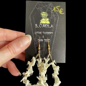 bone oorbellen druppelvorm goudkleur