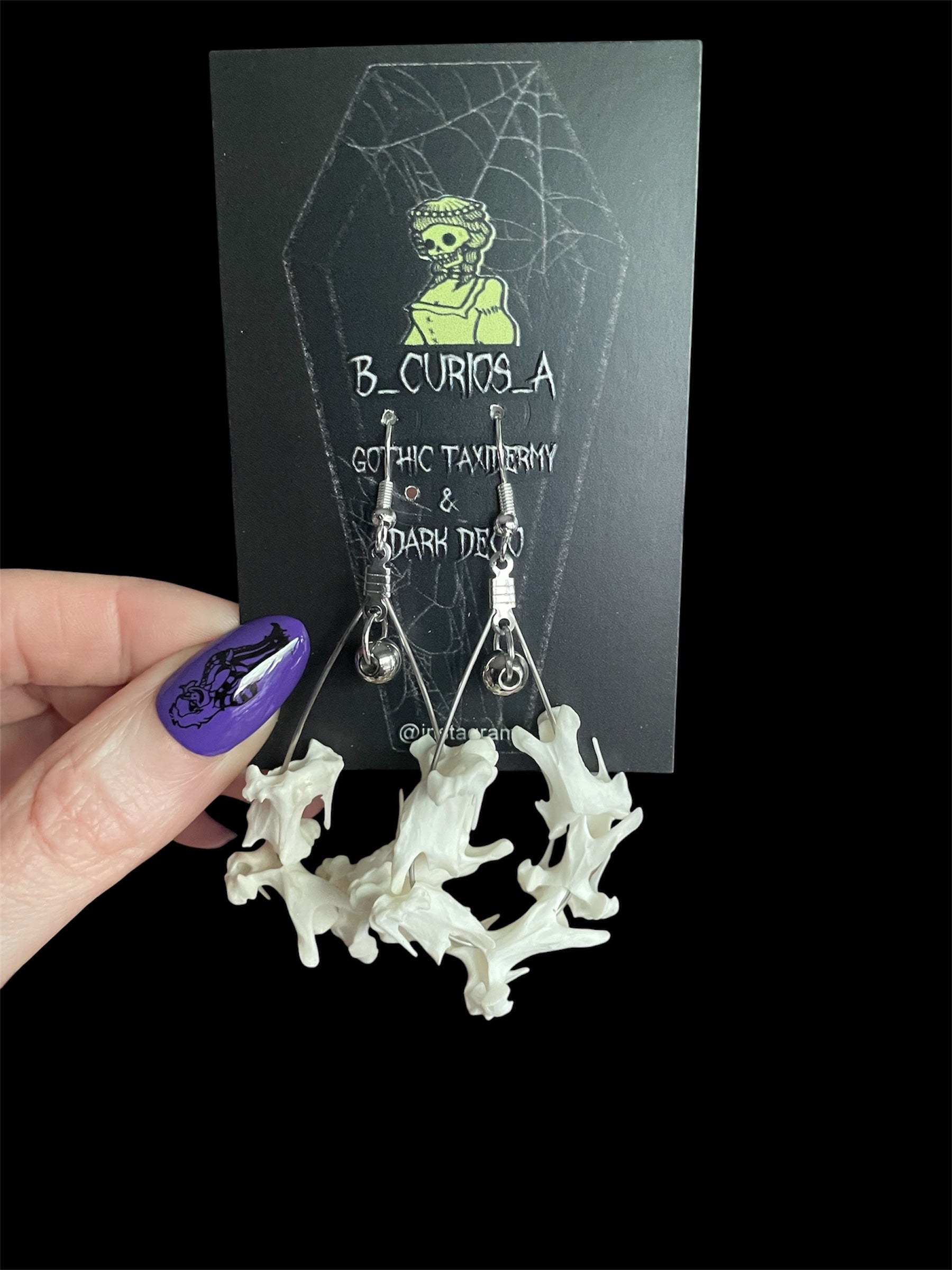 bone oorbellen druppelvorm zilverkleur LaLlorona